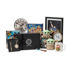Funko-style gift set, anime plushie, Harry Potter or Marvel mug, Star Wars keychain, puzzle, decorative clock, framed poster – authentic collectible gifts from movies, anime & series at Techbox